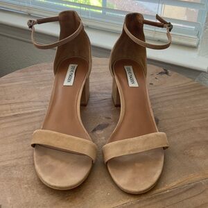 Steve Madden, size 10, nude, block hills, suede sandals